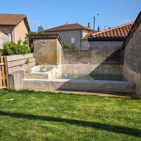 Logement - Studio Independant A Pérouges Екстериор снимка
