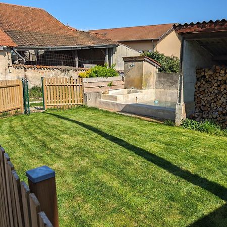Logement - Studio Independant A Pérouges Екстериор снимка