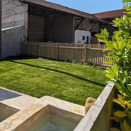 Logement - Studio Independant A Pérouges Екстериор снимка
