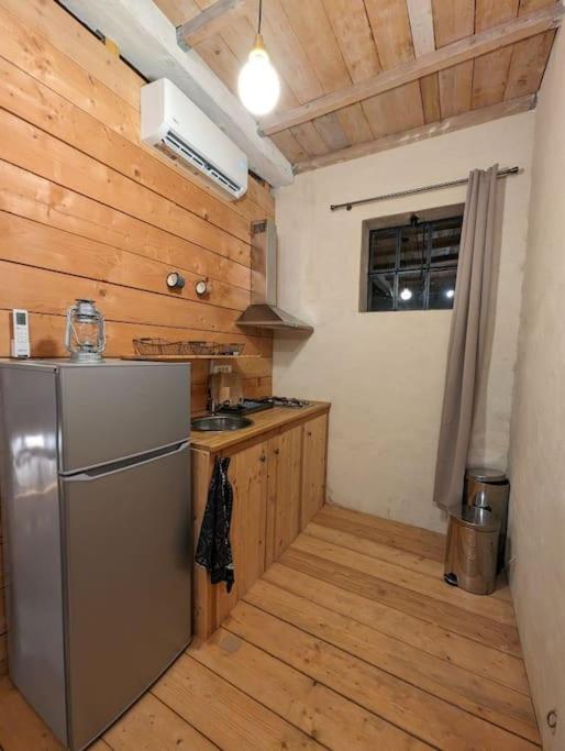 Logement - Studio Independant A Pérouges Екстериор снимка