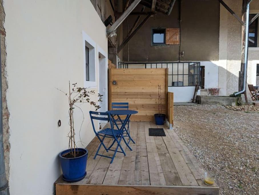 Logement - Studio Independant A Pérouges Екстериор снимка