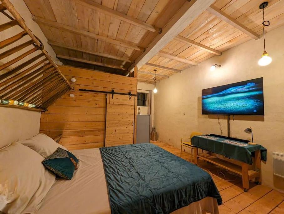 Logement - Studio Independant A Pérouges Екстериор снимка