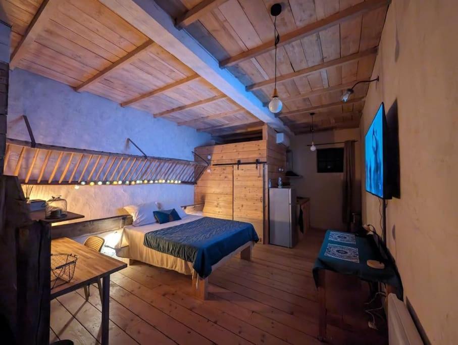 Logement - Studio Independant A Pérouges Екстериор снимка