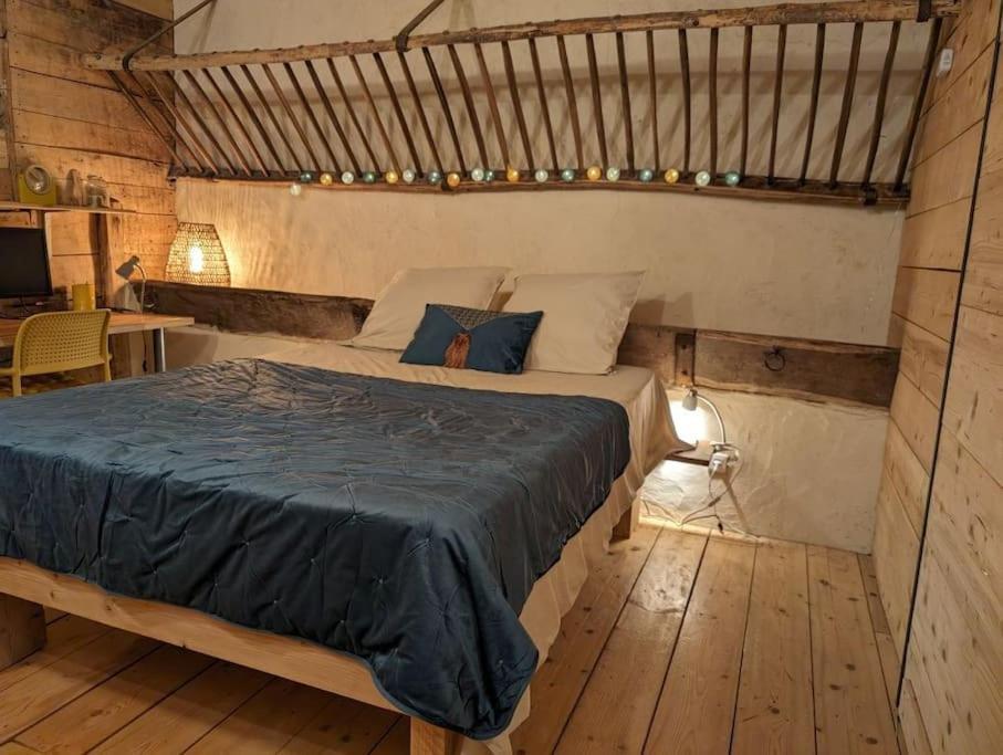 Logement - Studio Independant A Pérouges Екстериор снимка