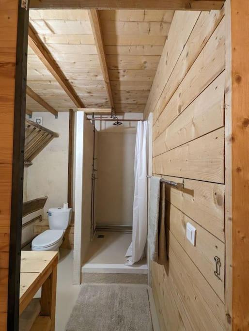Logement - Studio Independant A Pérouges Екстериор снимка