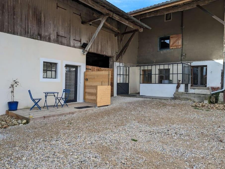 Logement - Studio Independant A Pérouges Екстериор снимка