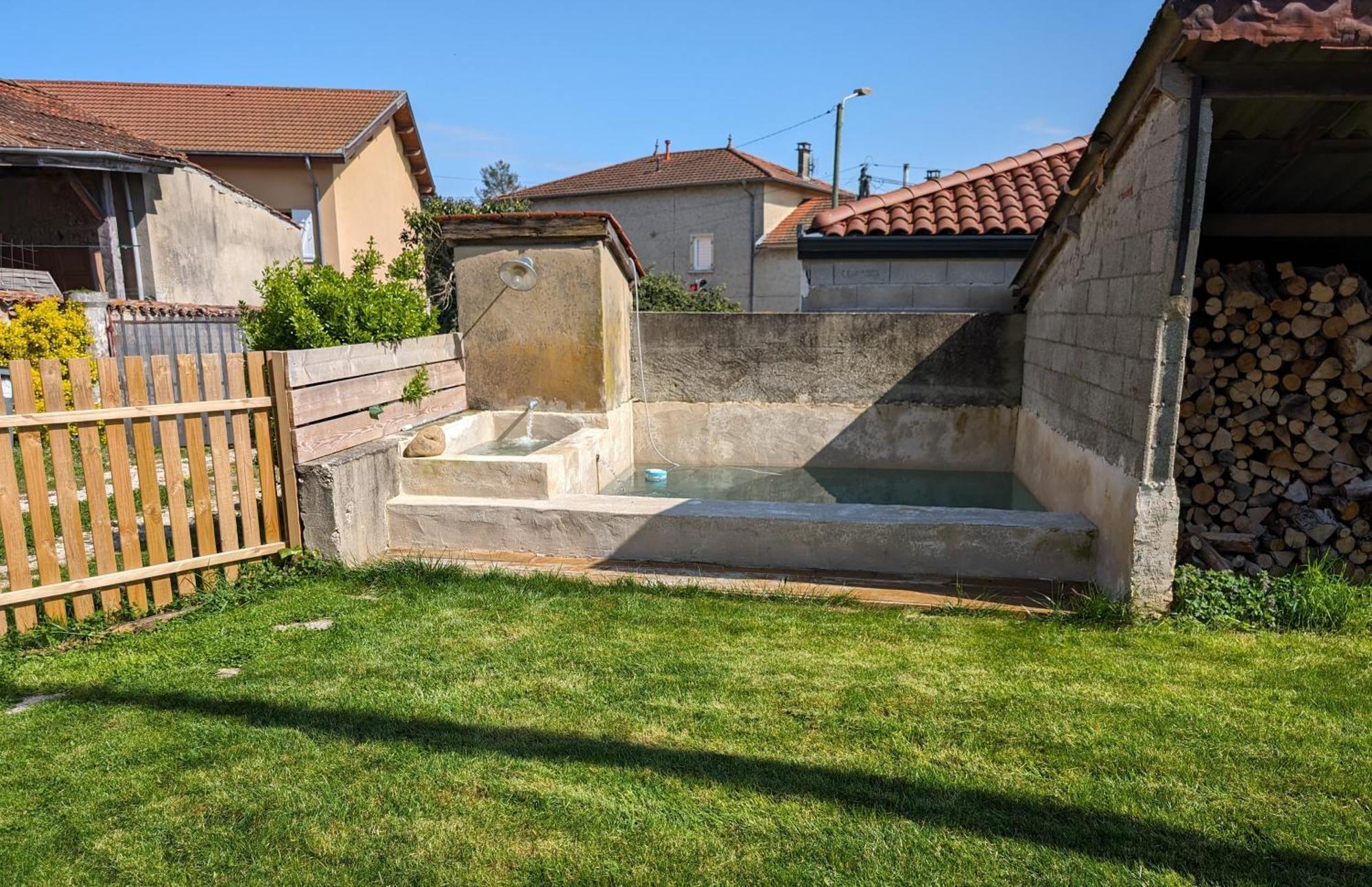Logement - Studio Independant A Pérouges Екстериор снимка