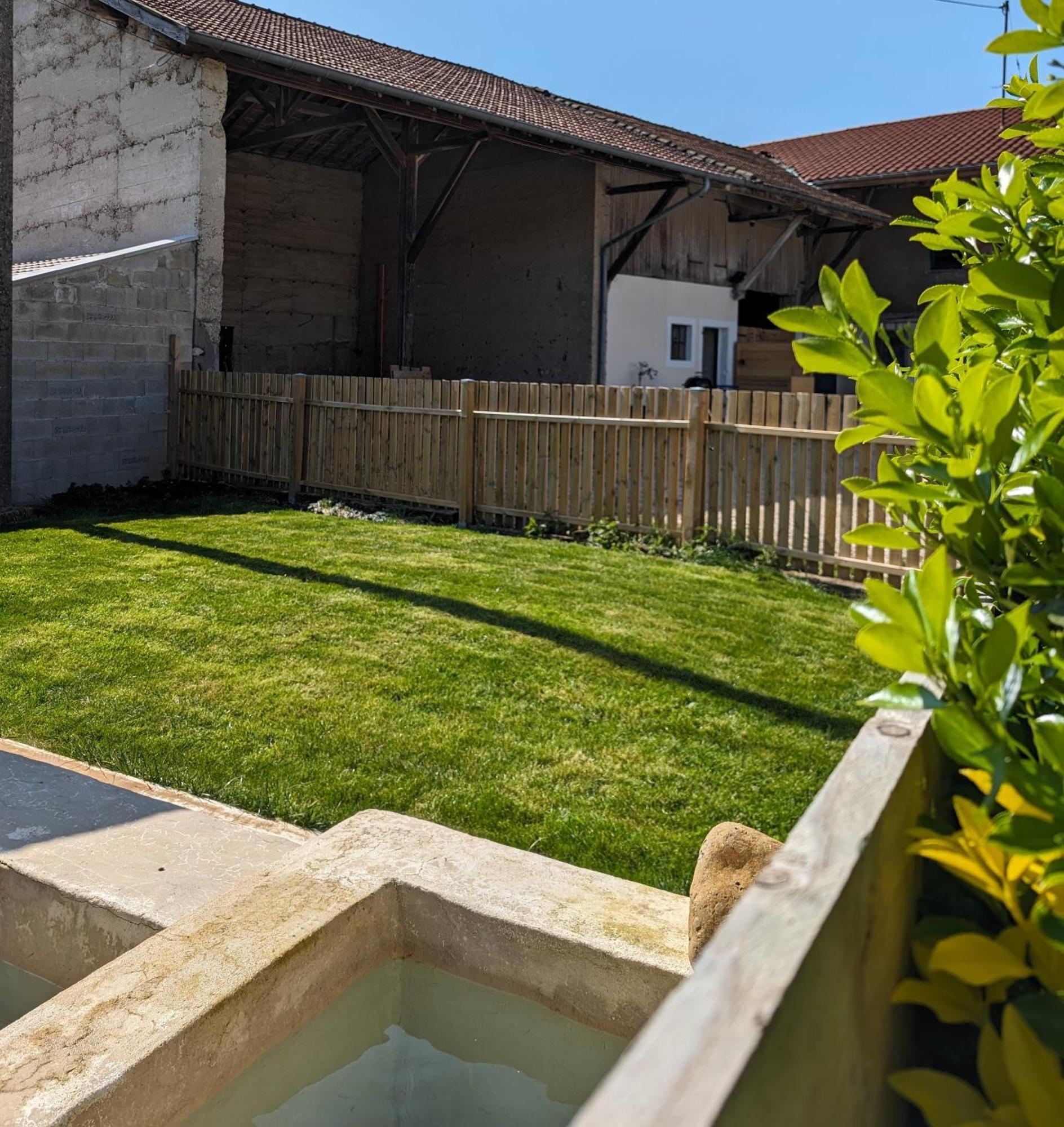 Logement - Studio Independant A Pérouges Екстериор снимка